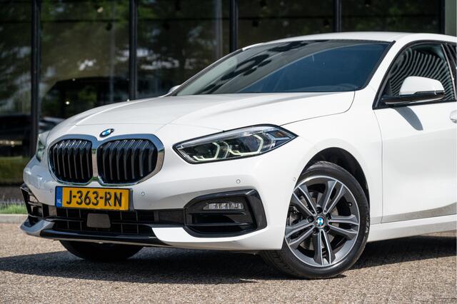 BMW 1-SERIE 118i Executive Edition | Sport Line | Navi | Apple CarPlay | Camera | Park Assist | 17"