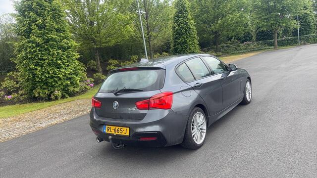 BMW 1-SERIE 118i Corporate Lease High Executive / Navigatie / Stoelverwarming / Leder