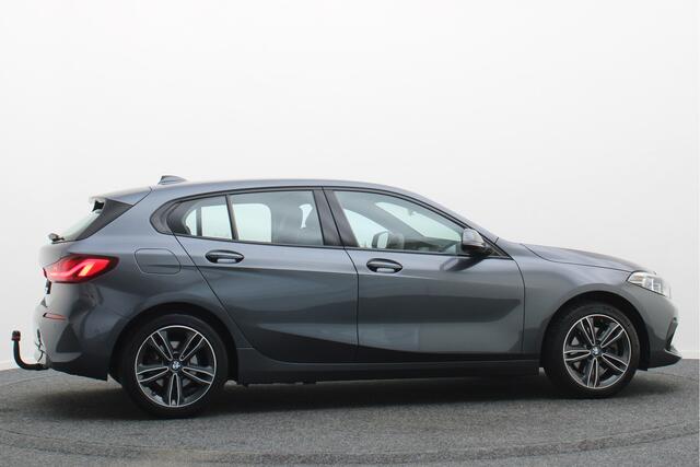 BMW 1-SERIE 118i Executive Edition Virtual Cockpit, Cruise, Apple Carplay, LED, Rijstrooksensor, Trekhaak, 17''