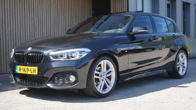 BMW 1-SERIE 118i 136PK M Sport Shadow Line 5Drs Schuif/Kanteldak 18inch LM LED Navi Stoelverwarming 98673km!