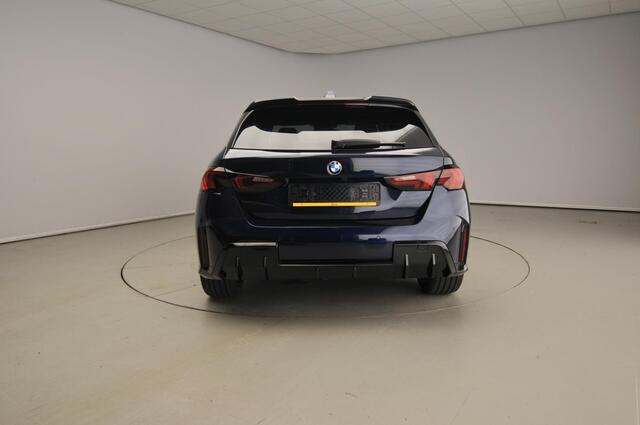 BMW 1-SERIE 5-deurs 120 M-Sportpakket Pro / Panoramadak / Trekhaak / LED / Harman-Kardon / Driving assistat plus / Alu wielen 19 inch