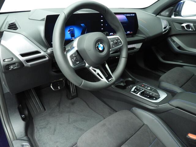 BMW 1-SERIE 5-deurs 120 M-Sportpakket Pro / Panoramadak / Trekhaak / LED / Harman-Kardon / Driving assistat plus / Alu wielen 19 inch