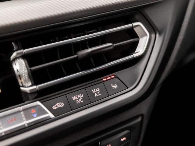 BMW 1-SERIE 118i M Sport High Executive Automaat (KUIPSTOELEN, M PAKKET, APPLE CARPLAY, CAMERA, LEDER, SPORTSTOELEN, STOELVERWARMING, CRUISE, NIEUWSTAAT)