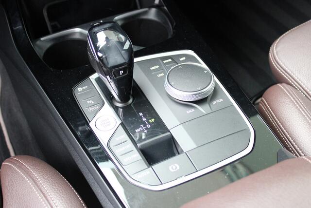 BMW 1-SERIE 118i High Executive Automaat / Sportstoelen / Adaptieve LED / Stoelverwarming