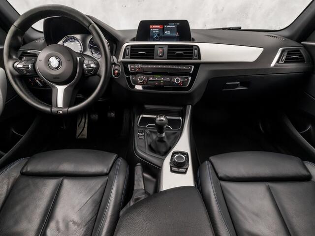 BMW 1-SERIE 118i Edition M Sport Shadow High Executive 136 Pk (SCHERM, STOELVERWARMING, BLUETOOTH, LM VELGEN, LEDEREN SPORTSTOELEN, NIEUWE APK, NIEUWSTAAT)
