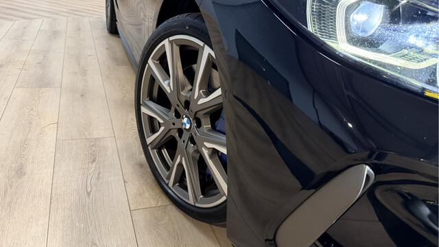 BMW 1-SERIE M135i xDrive Business Edition ORG NL Airco ECC | Panorama | Harman Kardon | Keyless | Camera | Adaptive Cruise | Stuur\Stoel Verwarming