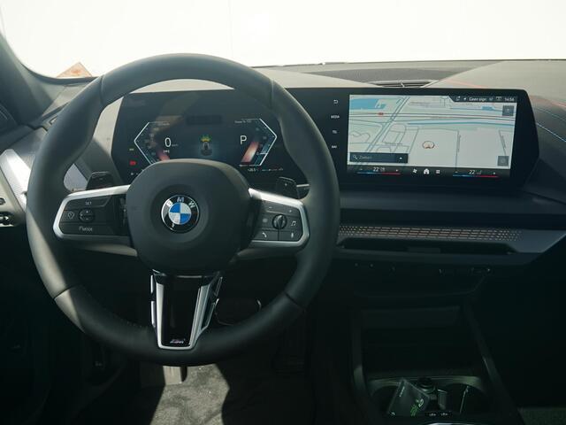 BMW 1-SERIE 120 | M Sportpakket Pro | Panoramadak | Harman-Kardon | Driving Assistant Plus | Elektrisch verstelbare stoelen
