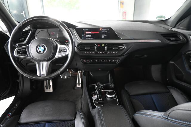 BMW 1-SERIE 118i High Executive Automaat M-Pakket Navigatie Carplay Dealer Onderhouden! Inruil Mogelijk!