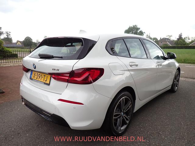BMW 1-SERIE 118i SPORTLINE / CRUISE / STOELVERWARMING / SPORTSTOEL / 17''