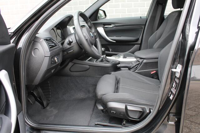 BMW 1-SERIE 118i Edition M Sport Shadow High Executive / Navigatie / LED