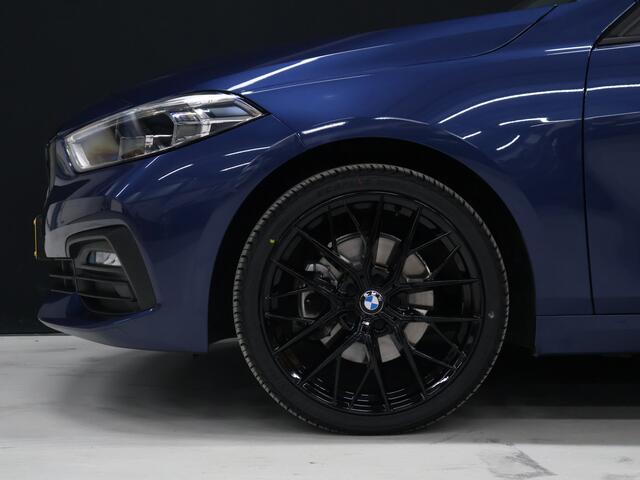 BMW 1-SERIE 118i M Sport [M STUUR, APPLE CARPLAY, STOELVERWARMING, VOL LEDER, ANDROID, DIGITAL DASH, LED, CRUISE CONTROL, CLIMATE CONTROL, NIEUWSTAAT]