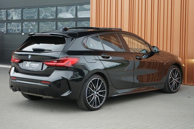 BMW 1-SERIE 118i M-Sport NL AUTO Panodak Kuipstoel Head up Camera Carplay
