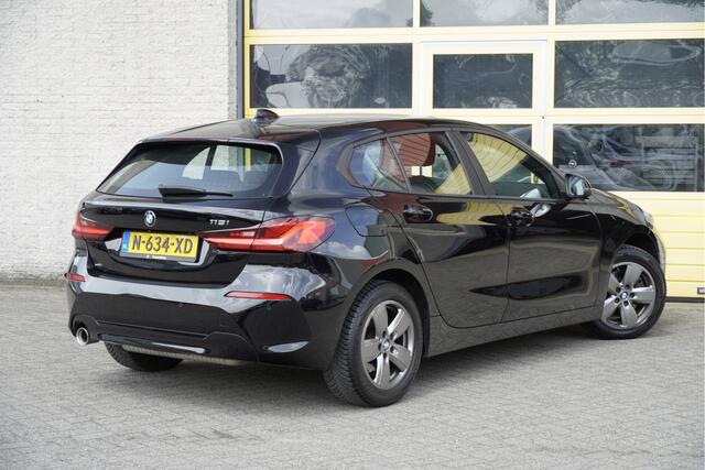 BMW 1-SERIE 118i Automaat! 5drs Business Edition BJ2022 Lmv 16" | Led V+A | Pdc | Navi | Virtual cockpit | Climate control | Cruise control | Getint glas