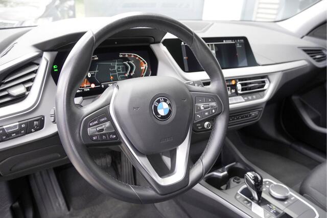 BMW 1-SERIE 118i Automaat! 5drs Business Edition BJ2022 Lmv 16" | Led V+A | Pdc | Navi | Virtual cockpit | Climate control | Cruise control | Getint glas