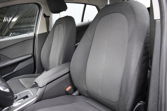 BMW 1-SERIE 118i Automaat! 5drs Business Edition BJ2022 Lmv 16" | Led V+A | Pdc | Navi | Virtual cockpit | Climate control | Cruise control | Getint glas