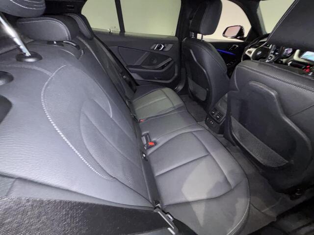 BMW 1-SERIE 118i | Apple Carplay/Android Auto | Comfort Pack | Parking assistent |