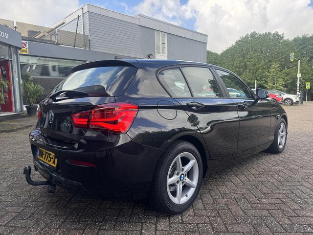 BMW 1-SERIE 118i Executive RIJKLAAR PRIJS, AUTOMAAT, Trekhaak, Cruise, Navi, Airco.