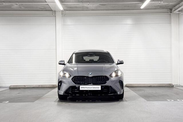BMW 1-SERIE 120 | M-Sport Pro | Harman/Kardon | Comfort Access | Stoelverwarming | Panoramadak | Driving Assistant Plus | Huisselectie