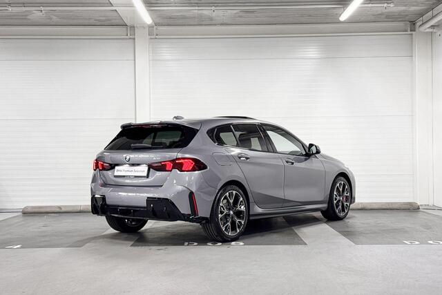 BMW 1-SERIE 120 | M-Sport Pro | Harman/Kardon | Comfort Access | Stoelverwarming | Panoramadak | Driving Assistant Plus | Huisselectie