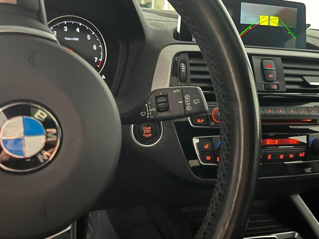 BMW 1-SERIE 118i M-Sport High Executive / Panorama / Camera / Navigatie / LED