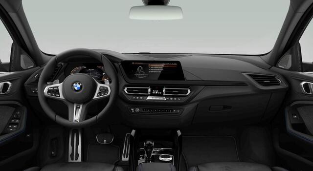 BMW 1-SERIE M135i xDrive Panoramadak | Harman Kardon | Head Up | Schaalstoelen
