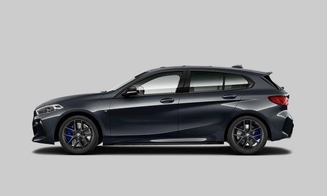 BMW 1-SERIE M135i xDrive Panoramadak | Harman Kardon | Head Up | Schaalstoelen