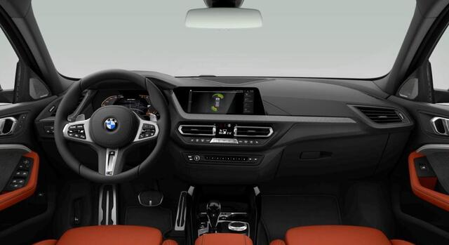 BMW 1-SERIE M135i xDrive Panoramadak | Harman Kardon | Head Up | ACC | Stuurverwarming