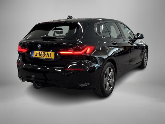 BMW 1-SERIE 118i Executive Edition | Trekhaak | Virtual Cockpit | Adaptieve cruise | Premium sound |