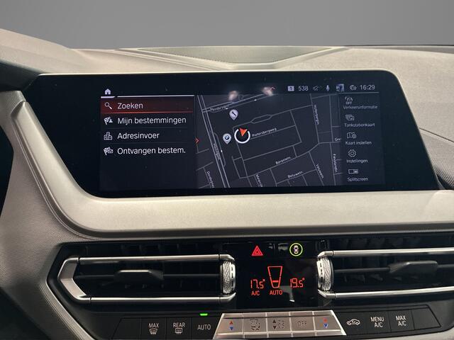 BMW 1-SERIE 118i Executive Edition | Trekhaak | Virtual Cockpit | Adaptieve cruise | Premium sound |