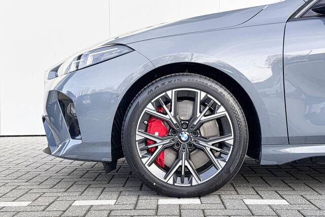 BMW 1-SERIE 120 | M Sport | Panoramadak | Premium Pack | Huisselectie 750