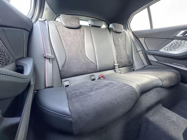 BMW 1-SERIE 120 | M Sport | Panoramadak | Premium Pack | Huisselectie 750