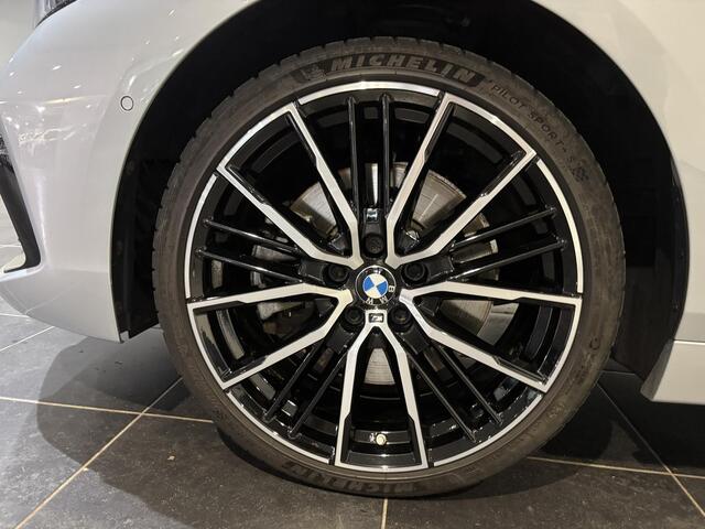 BMW 1-SERIE 120i High Executive | Sport line | Apple Carplay/Android auto | Parking Pack | Audio Media Pack |