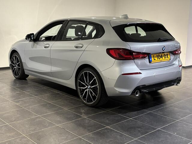 BMW 1-SERIE 120i High Executive | Sport line | Apple Carplay/Android auto | Parking Pack | Audio Media Pack |