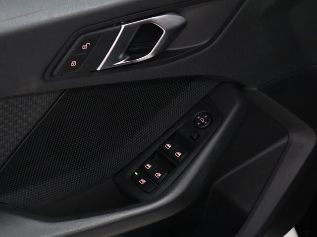 BMW 1-SERIE 116i Business Edition [APPLE CARPLAY, ANDROID, PDC RONDOM, LED, DIGITAL, DASH, CRUISE CONTROL, CLIMATE CONTROL, NIEUWSTAAT]