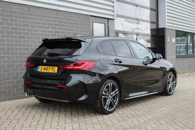 BMW 1-SERIE 118i Business Edition M Sport / Carplay / LED / N.A.P.