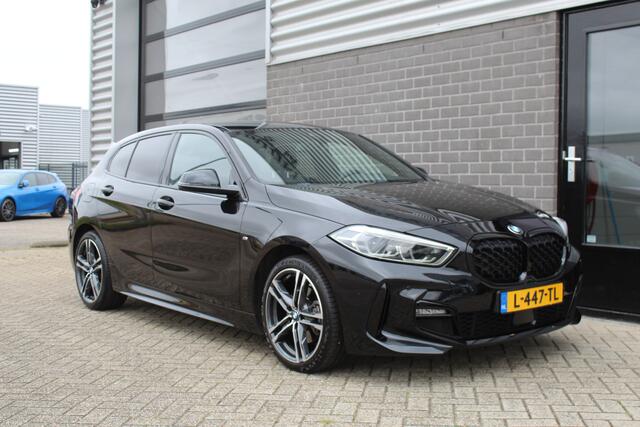 BMW 1-SERIE 118i Business Edition M Sport / Carplay / LED / N.A.P.