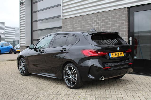 BMW 1-SERIE 118i Business Edition M Sport / Carplay / LED / N.A.P.