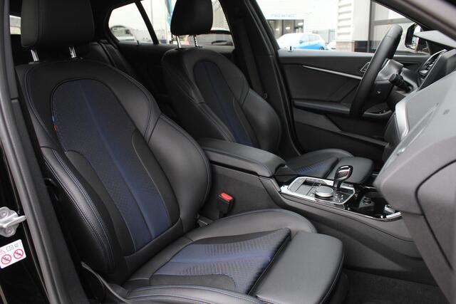 BMW 1-SERIE 118i Business Edition M Sport / Carplay / LED / N.A.P.