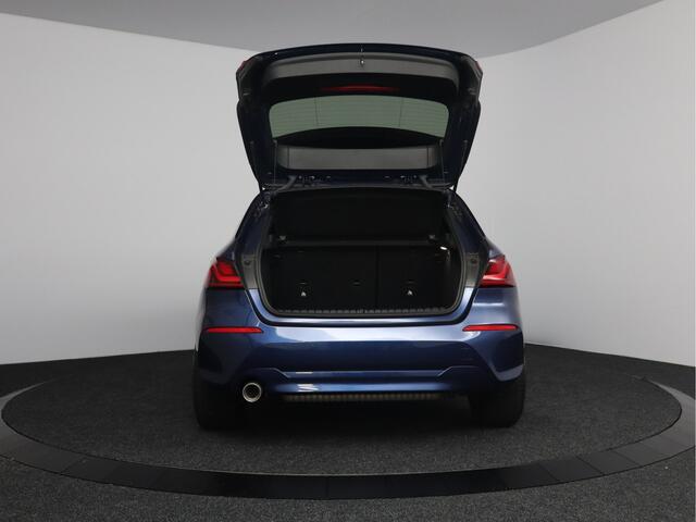 BMW 1-SERIE 118i Executive Edition Automaat | LED | 19"velgen