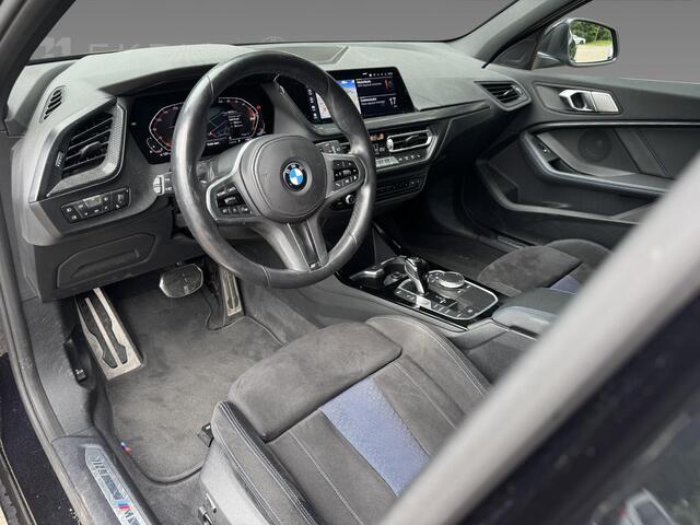 BMW 1-SERIE 120i | Model M Sport | Executive | 17 inch LM Dubbelspaak M | Extra getint glas | HiFi System