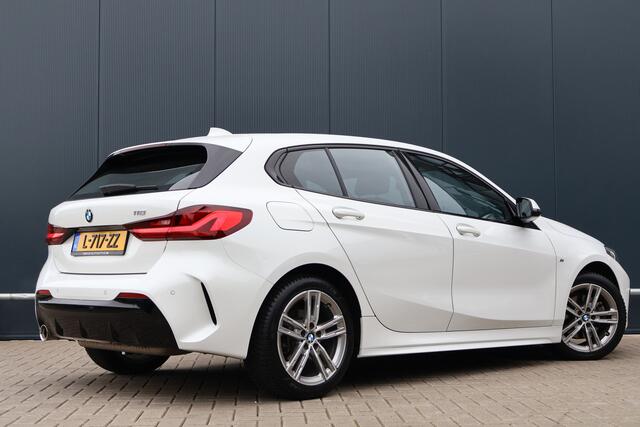 BMW 1-SERIE 118i Business Edition M-sport | Automaat | Live Cockpit | Sfeerverlichting