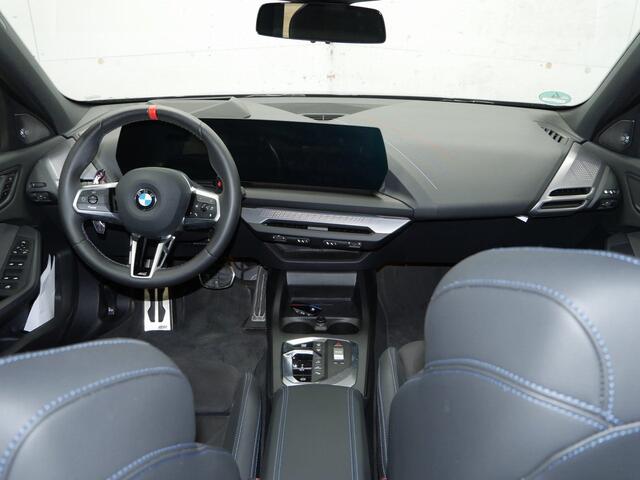 BMW 1-SERIE M135 xDrive | CoPilot | Harman Kardon | Parking assistant plus