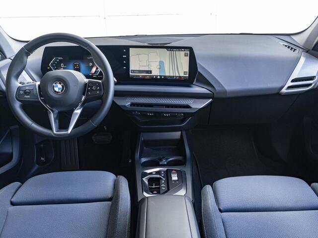 BMW 1-SERIE 120 | Premium Pack | 18 inch | Comfort Access | Achteruitrijcamera | Sportstoelen | Stoelverwarming | Harman Kardon |