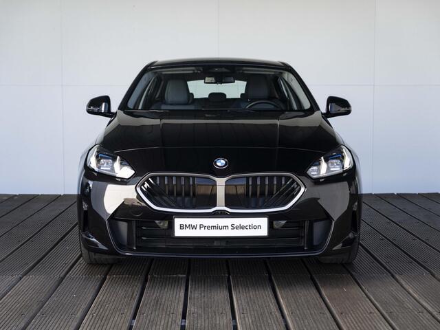 BMW 1-SERIE 120 | Premium Pack | 18 inch | Comfort Access | Achteruitrijcamera | Sportstoelen | Stoelverwarming | Harman Kardon |