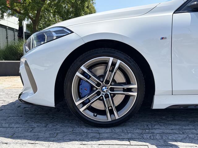 BMW 1-SERIE M135i xDrive High Executive Edition / Head up / Driving Assistant / leder