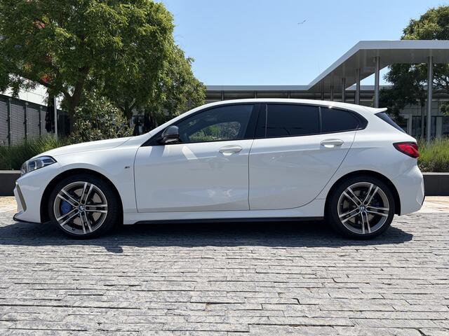 BMW 1-SERIE M135i xDrive High Executive Edition / Head up / Driving Assistant / leder