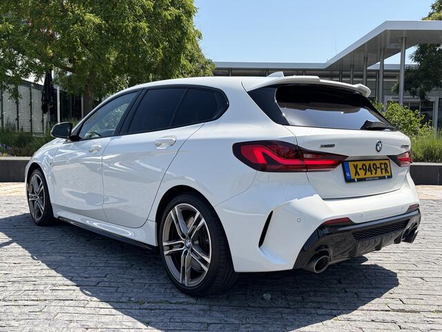 BMW 1-SERIE M135i xDrive High Executive Edition / Head up / Driving Assistant / leder
