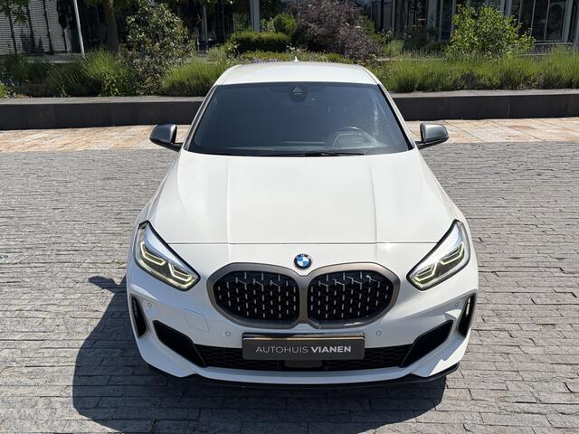 BMW 1-SERIE M135i xDrive High Executive Edition / Head up / Driving Assistant / leder