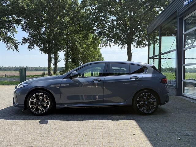 BMW 1-SERIE 120 M-Sport Automaat / Panorama / Sportstoelen / Adaptief onderstel / Adaptive LED