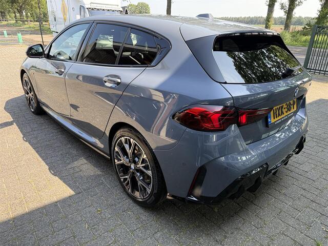 BMW 1-SERIE 120 M-Sport Automaat / Panorama / Sportstoelen / Adaptief onderstel / Adaptive LED